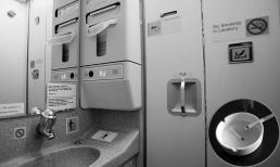 Vì sao trên máy bay cấm hút thuốc nhưng vẫn có gạt tàn?