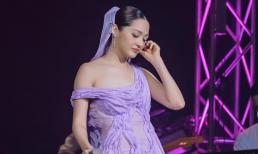 Gặp sự cố lúc đang biểu diễn, Bảo Anh lại bị dân mạng chê ngay khi vừa cất giọng hát