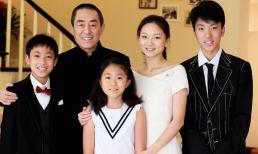 Năm 18 tuổi cô được Trương Nghệ Mưu sủng ái, 25 tuổi sinh ba người con, giờ đã là người chiến thắng ở tuổi ngoài 40