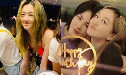 'Con gái hở hàm ếch' của Vương Phi lộ ảnh mới, môi từng được phẫu thuật giờ thay đổi, khí chất giống hệt người mẹ nổi tiếng 