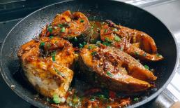 Bí quyết làm cá kho tiêu thấm vị, lên màu đẹp, không còn mùi tanh