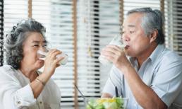 Sữa, sữa chua, sữa bột - loại nào tốt cho người già? Nhà có người già đừng mua nhầm!