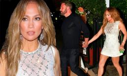 Jennifer Lopez gợi cảm sánh đôi bên chồng Ben Affleck khi đi ăn tối kỷ niệm một năm ngày cưới