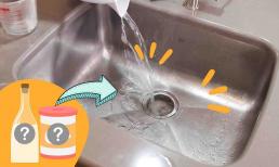 Bồn rửa bát dù bị tắc đến đâu, chỉ cần đổ một thìa vào là thông tắc ngay lập tức, hết mùi hôi mà không tốn một xu