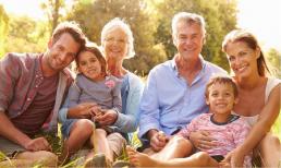 Tại sao người lớn nuôi dạy trẻ em dù bẩn đến đâu cũng chấp nhận được nhưng con cái khó nuôi người già? 