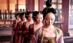 Vì sao các cung nữ tranh nhau 'rửa lỗ rồng' cho hoàng đế mỗi ngày? Chính xác thì 'rửa lỗ rồng' là rửa gì?