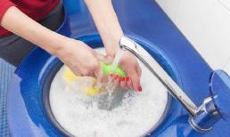 Giặt quần áo đừng chỉ cho bột giặt, hãy học mẹo từ tiệm giặt ủi, cho những thứ này vào, quần áo bẩn đến đâu cũng như mới