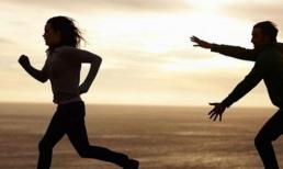 Mơ thấy bị người lạ đuổi bắt là điềm gì, lành hay dữ? Biết để tránh tai ương 