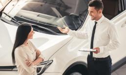 Khi mua xe mới, người bán hàng sợ nhất là bạn sẽ để ý đến chi tiết nhỏ này. Những người lái xe già thường xuyên làm một điều 