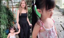 Con gái Đông Nhi được bố mẹ đưa đi học ngày đầu, gây bất ngờ khi trả lời răm rắp loạt câu hỏi tiếng Anh 