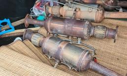 Phần kim loại hiếm trong ô tô là mục tiêu của bọn trộm, chúng đắt gấp mười lần vàng, gầm xe càng cao thì càng nguy hiểm