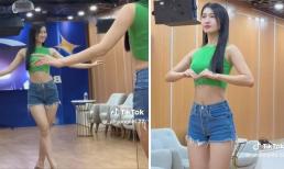 Để mặt mộc tập catwalk, Á hậu Phương Nhi vẫn khiến ai nấy phải xuýt xoa vì quá xinh đẹp