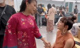 Hoàng Thùy Linh bị 'đào' lại hành động gây tranh cãi khi chạm mặt đàn chị Cẩm Ly