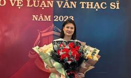 'Hoa khôi bóng chuyền' Kim Huệ hoàn thành luận văn Thạc sĩ ở tuổi 41, cực trẻ trung trong lễ tốt nghiệp