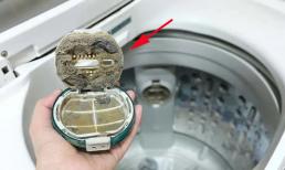Việc vệ sinh máy giặt trở nên vô cùng dễ dàng nếu bạn biết 'công tắc ẩn', bật lên là nước bẩn tự chảy ra