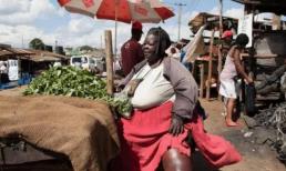 'Mỹ nhân số 1' bộ lạc Phi vì có quá nhiều người theo đuổi, chồng xin nghỉ việc, suốt ngày ở nhà canh chừng vợ  