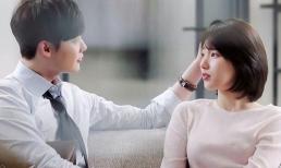 Buổi tối tôi đến nhà một người bạn ăn tối và tìm thấy đôi giày của vợ tôi ở ngoài phòng tắm, tôi về nhà và quỳ gối nhục nhã suốt nửa tháng