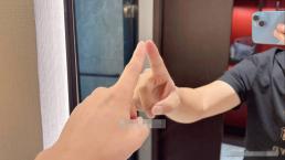 Nếu bạn gặp phải loại gương này khi ở khách sạn, hãy kiểm tra ngay và gọi cảnh sát, nghiêm túc mà rút kinh nghiệm