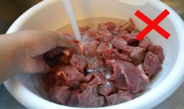 Thói quen rửa thịt bò ngay sau khi mua về của bạn đang làm thịt bò mất chất, chuyên gia chỉ cách làm đúng 