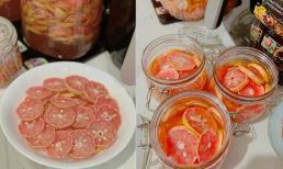 Mùa chanh đào đang rộ, mẹ đảm hãy làm ngay một hũ chanh đào ngâm mật ong đường phèn để trị ho cho cả nhà