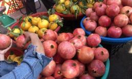 Lựu đang chính vụ và bày bán đầy đường, chỉ bạn một vài mẹo để chọn được lựu ngon, tránh mua nhầm lựu Trung Quốc 