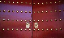 Có 81 chiếc đinh cửa trên cửa Tử Cấm Thành, tại sao không thể chạm vào chúng?