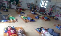Trẻ ngủ trưa ở trường luôn được cô giáo sắp xếp nằm ngược đầu nhau, vì sao?
