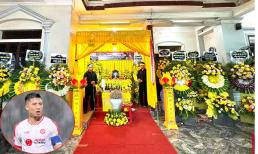 Trung vệ Bùi Tiến Dũng đau xót đăng ảnh trong lễ tang bố, nói lời cảm tạ