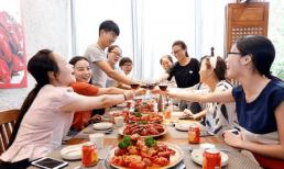 Ai đó trong bữa tiệc nói rằng: 'Nếu bạn không uống rượu, bạn không giữ thể diện cho tôi', chỉ cần áp dụng 4 mẹo này và cả hai bên sẽ trông thật đáng tôn trọng