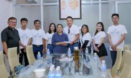 Trẻ mồ côi, khuyết tật ở TP.HCM nhận món quà ý nghĩa từ Minh Chánh Entertainment