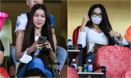 Doãn Hải My, bạn gái Văn Lâm trên khán đài cổ vũ trận khai màn V-League 2023, nhan sắc các nàng Wags gây xôn xao