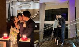Mai Hồ đón sinh nhật hạnh phúc bên gia đình và bạn bè, khung ảnh 'chồng phi công' hôn má gây sốt