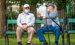 Bị hỏi lương hưu, người dại nói ra con số cụ thể còn ai EQ cao sẽ trả lời bằng 3 câu này 