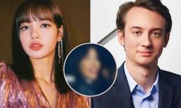 Lisa (BlackPink) bị bắt gặp đi xem bóng đá cùng bạn trai tin đồn tỷ phú sau nghi vấn chia tay, nhan sắc qua camera thường ra sao?