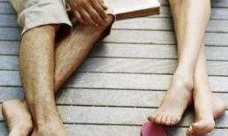 Tại sao một số đàn ông lông chân dày và đen nhưng cũng có người không có hoặc rất mỏng? Chân không có lông có phải là thận hư?