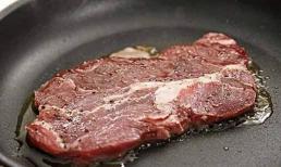 Tại sao bít tết chỉ chiên sơ qua là đã mềm và ăn được, còn thịt bò lại phải hầm hơn một tiếng đồng hồ? Đây là lý do?