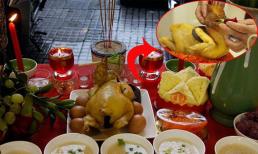 Mùng 1 cúng gà nên đặt quay ra hay quay vào? Đặt sai bảo sao lộc lá đi hết