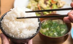 Khi nấu cơm nên dùng nước lạnh hay nước nóng để giữ được vitamin B1? Đừng nhầm tưởng! Cách nấu này cơm vừa giữ trọn dinh dưỡng vừa dẻo, ngon 