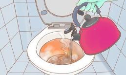 Tắc bồn cầu thì đổ nước nóng hay nước lạnh sẽ hiệu quả? Học ngay những mẹo này để không phải tốn tiền gọi thợ