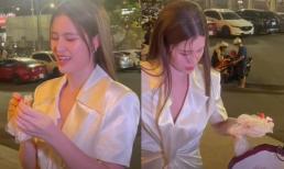 Ai 'lầy' bằng Đông Nhi, đóng gói tặng fan 2 bịch... bánh tráng nhân dịp Giáng Sinh