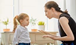 Khi con hỏi: 'Nhà mình nghèo phải không mẹ?' Nên trả lời thế nào để con không tự ti