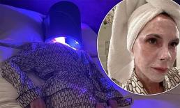 Victoria Beckham sử dụng chiếc máy kỳ quái hơn 61 triệu đồng cho việc chăm sóc da, dân mạng: 'Tại sao cô ấy lại đội một chiếc xô trên đầu?'