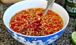 Pha nước mắm tỏi ớt, để tỏi ớt nổi đều tăm tắp 100% cần cho thêm một thứ, chấm 10 món ngon cả 10