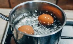 Tại sao nồi bị đen sau khi luộc trứng? Là nồi kém xịn hay do trứng bị hỏng?