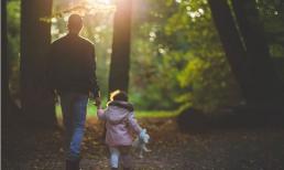 Con ưu tú hay không đều liên quan đến người cha, nếu người cha có đủ 4 đặc điểm này thì con sẽ được hưởng lợi ích suốt cuộc đời