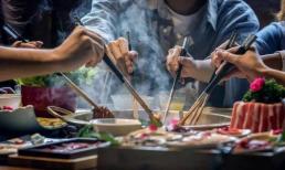 Khi ăn tiệc gặp phải “tứ tình” thì nên bỏ đũa xuống và rời đi ngay, đây không phải là mê tín mà là tự trọng