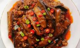 Khi xào cà tím, nhớ đừng cho dầu vào trước, thêm 2 bước nữa cà tím sẽ không bị ngấm dầu hoặc chuyển sang màu đen, ăn rất ngon