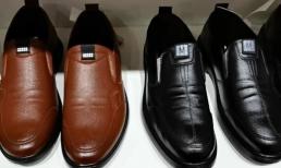 Hóa ra khử mùi hôi giày rất dễ, chỉ cần rắc một ít vào giày và mang chúng trong một ngày mà không còn mùi hôi, quả là phương pháp tuyệt vời