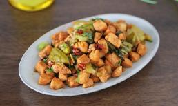 Sau Tết mà còn thừa thịt gà đừng luộc, xào kiểu này cực trôi cơm, bao nhiêu cũng hết 