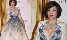 Lưu Hiểu Khánh tuổi U70 mặc đồ quá hở hang đi sự kiện, cư dân mạng: Có tuổi nên cân nhắc hình ảnh phù hợp